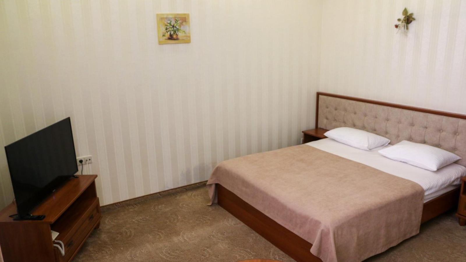 Hotel Status ヴィーンヌィツャ エクステリア 写真